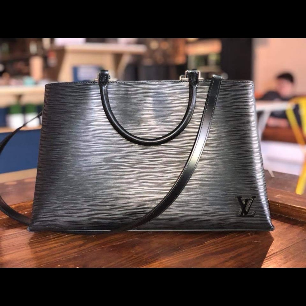 Black Epi leather Louis Vuitton Kleber MM